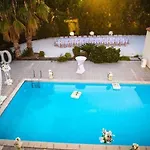 Vilă Mansion Ideal For 3 Families Or Larnaca