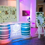Mansion Ideal For 3 Families Or Vilă Larnaca