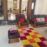 Mansion Ideal For 3 Families Or Vilă Larnaca