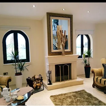 Villa Mansion Ideal For 3 Families Or *