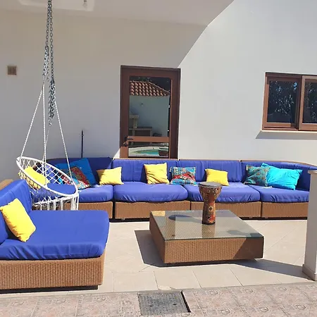 Mansion Ideal For 3 Families Or * لارنكا