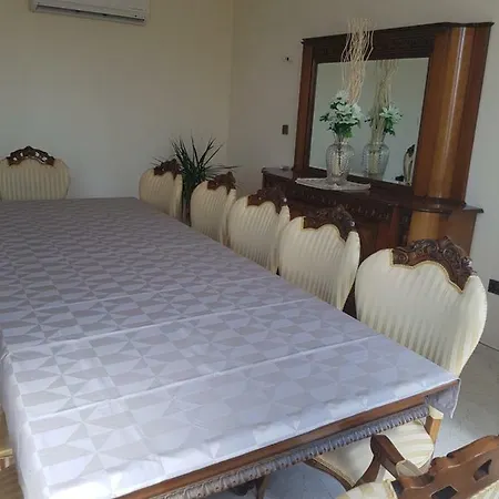 Mansion Ideal For 3 Families Or *