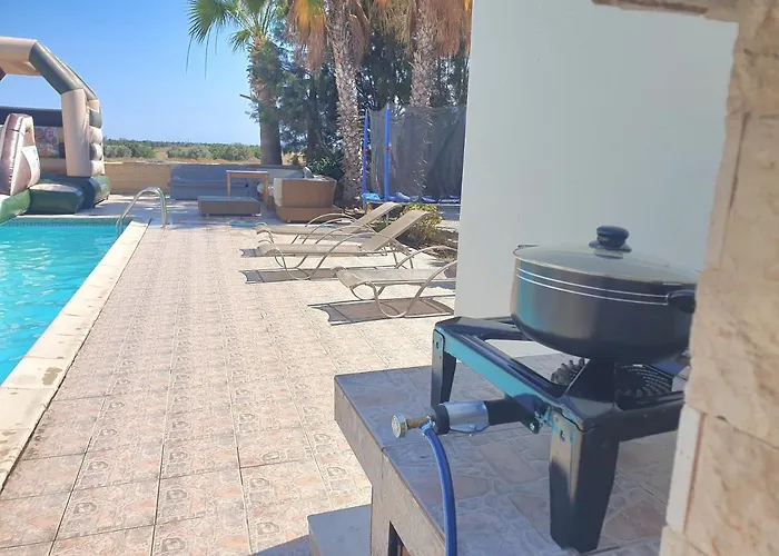 Mansion Ideal For 3 Families Or 别墅 拉纳卡