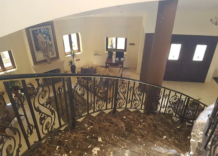 Mansion Ideal For 3 Families Or