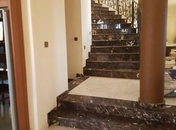 别墅 Mansion Ideal For 3 Families Or *