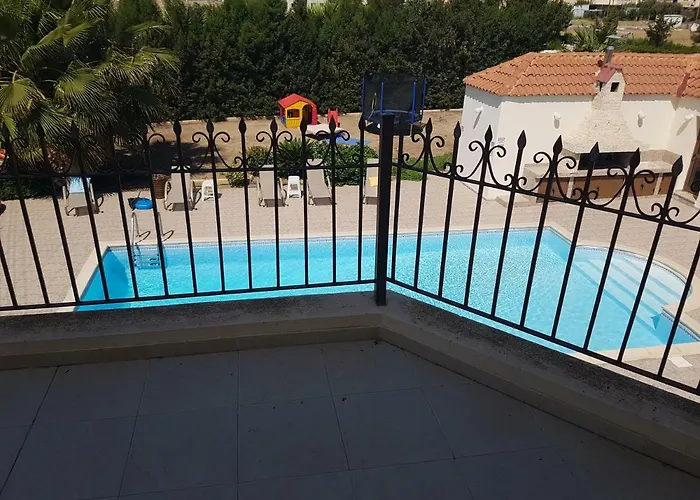 Willa Mansion Ideal For 3 Families Or