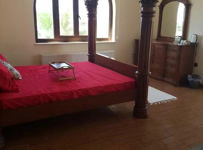 Willa Mansion Ideal For 3 Families Or