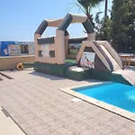 Mansion Ideal For 3 Families Or 라르나카