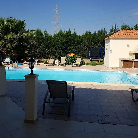 Willa Mansion Ideal For 3 Families Or Larnaca