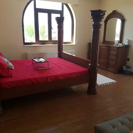 Villa Mansion Ideal For 3 Families Or