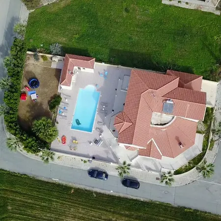 Mansion Ideal For 3 Families Or Villa Larnaca