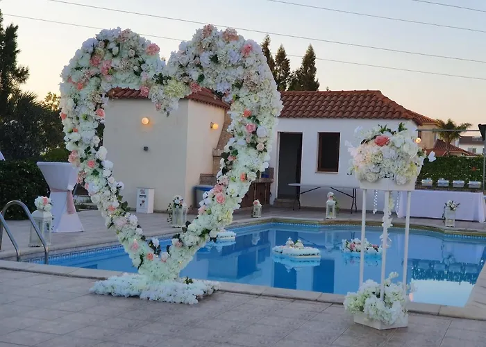 Вилла Mansion Ideal For 3 Families Or