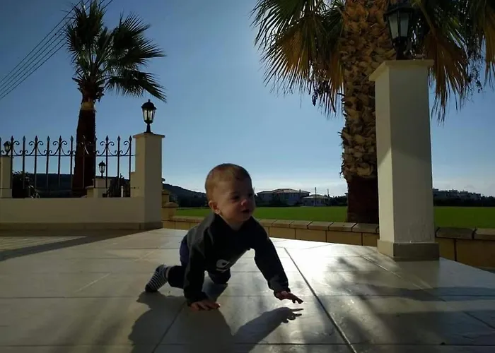 Mansion Ideal For 3 Families Or Ларнака