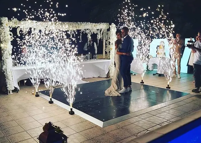 Mansion Ideal For 3 Families Or Вилла Ларнака