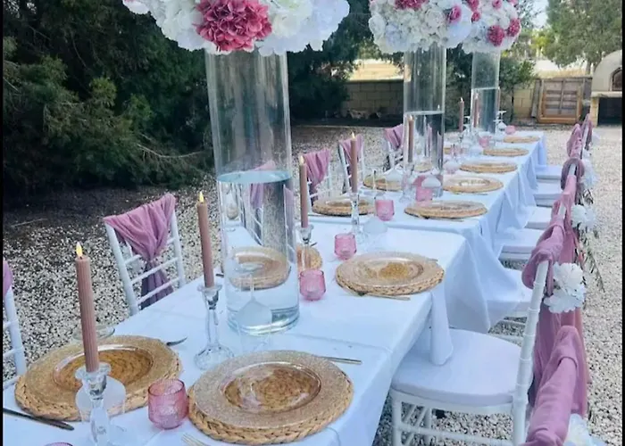 Вилла Mansion Ideal For 3 Families Or