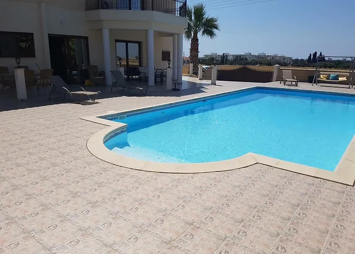 Вилла Mansion Ideal For 3 Families Or