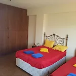 Mansion Ideal For 3 Families Or * לרנקה