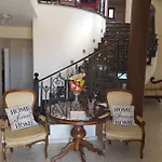 Mansion Ideal For 3 Families Or לרנקה