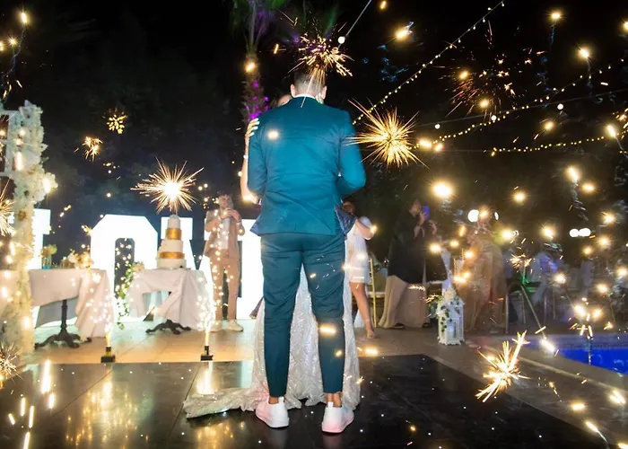 Βίλα Mansion Ideal For 3 Families Or Λάρνακα