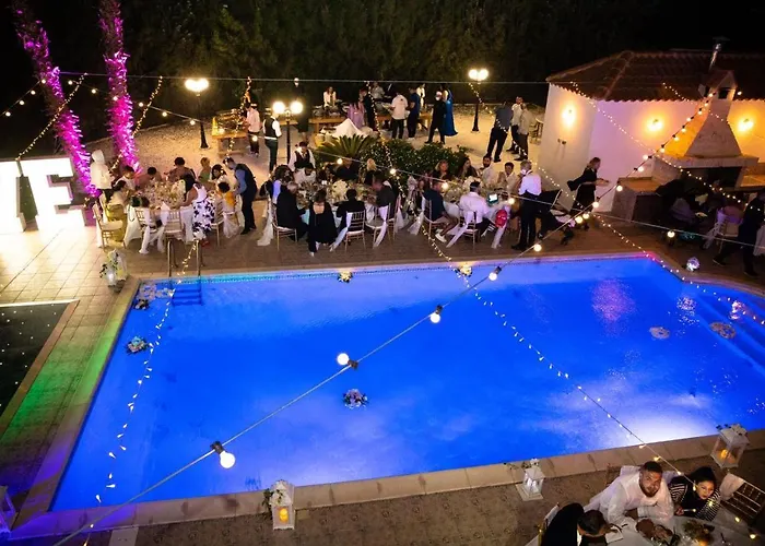 Mansion Ideal For 3 Families Or Βίλα *