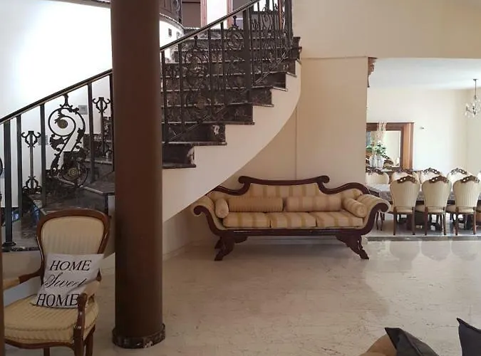 Mansion Ideal For 3 Families Or * Λάρνακα